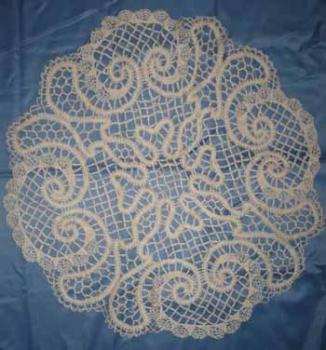 Große Spitzendecke 60 cm