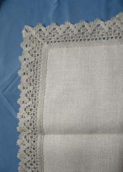 Tablecloth linen with crochetlace 85 x 85 cm