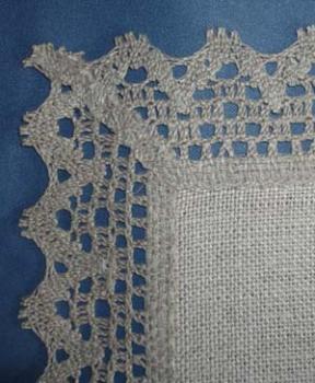 Tablecloth linen with crochetlace 85 x 85 cm