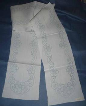 Richelieu Tablerunner