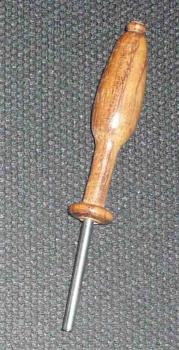 Nadelheber/drücker ca 9 cm lang dunkles Holz