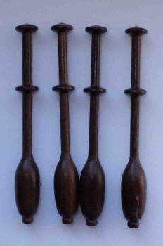 Brügger Klöppel ca 10,5 cm sehr dunkles Holz