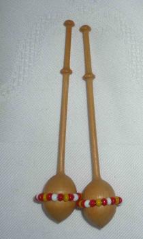 Paar dänische Klöppel mit Perlen ca 8,7 cm lang