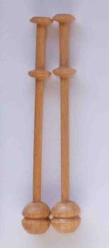 Paar dänische Klöppel mit Rille ca 9 cm lang helles Holz