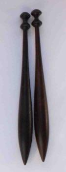 Paar Klöppel doppelter Kopf ca 11,4 cm lang sehr dunkles Holz