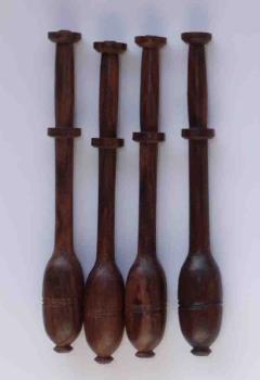 Set 4 belgische Klöppel ca 9 cm lang dunkles Holz