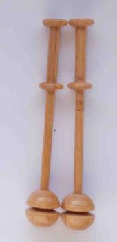 Paar dänische Klöppel mit Rille ca 9,8 cm lang helles Holz