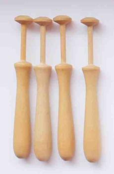 Set 4 Klöppel ca. 10,5 cm lang große Aufnahme helles Holz