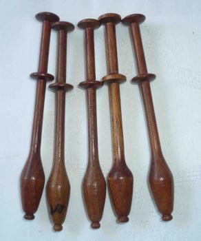 Flandrischer Klöppel ca 10,2 cm lang braunes Holz