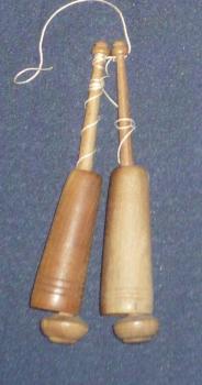 Paar Hülsenklöppel ca 9,5 cm dunkles Holz