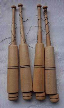 Hülsenklöppel ca 14 cm lang helles Holz
