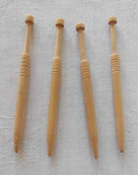 Honitonklöppel ca 9,6 cm lang helles Holz