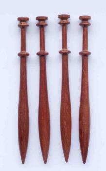 Klöppel mit doppeltem Kopf ca 10,5 cm lang rötliches Holz