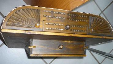 Klöppelbrett aus den Niederlanden mit Fächern