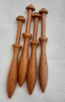 Dänische Klöppel ca 10 cm lang helles Holz