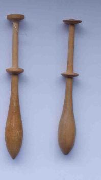Paar dänische Klöppel ca 9 cm lang helles Holz