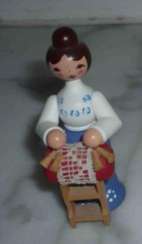 Klöppelfigur stehend ca 6 cm hoch Erzgebirge blau