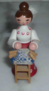 Klöppelfigur stehend ca 6 cm hoch Erzgebirge rot