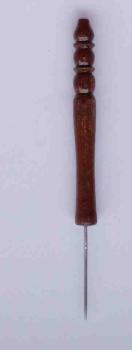 Prikker ca. 11,4 cm lang schön gedrechselt dunkles Holz