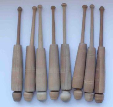 Set 8 ältere zierliche Hülsenklöppel ca 10,8 cm lang