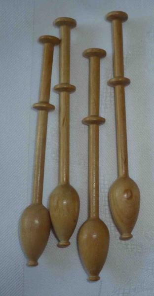 Flandrische Klöppel ca 9,8 cm lang helles Holz