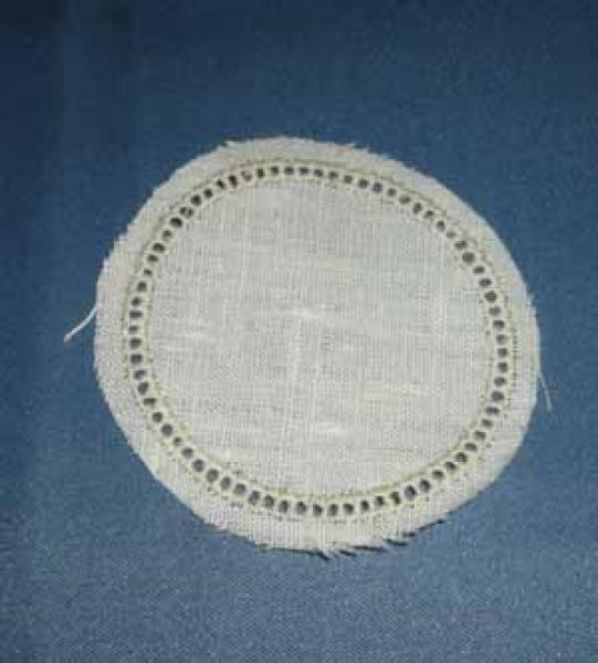 Linen with crochet border 6 cm halfbleached