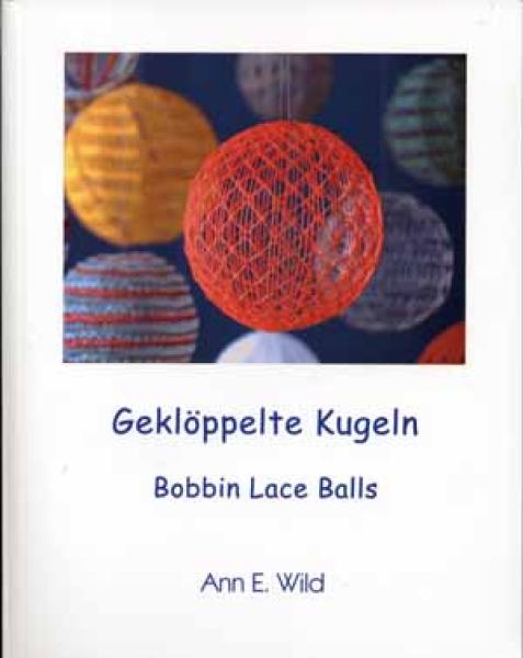 Geklöppelte Kugeln von Ann E. Wild