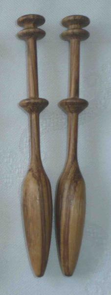 Paar Schweizer Klöppel gemasertes Holz ca 11,4 cm lang