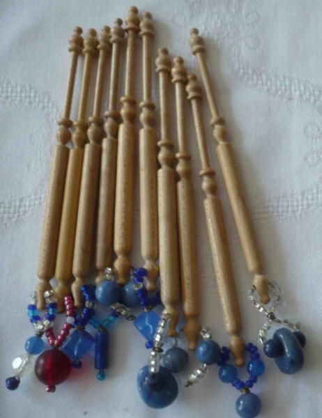 Set 10 englische Klöppel mit Perlenringen ca 10,5 cm lang helles Holz