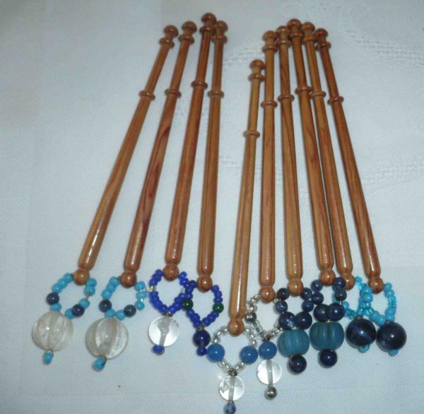 Set 10 Rosenholzklöppel mit Perlen ca 9,8 cm lang