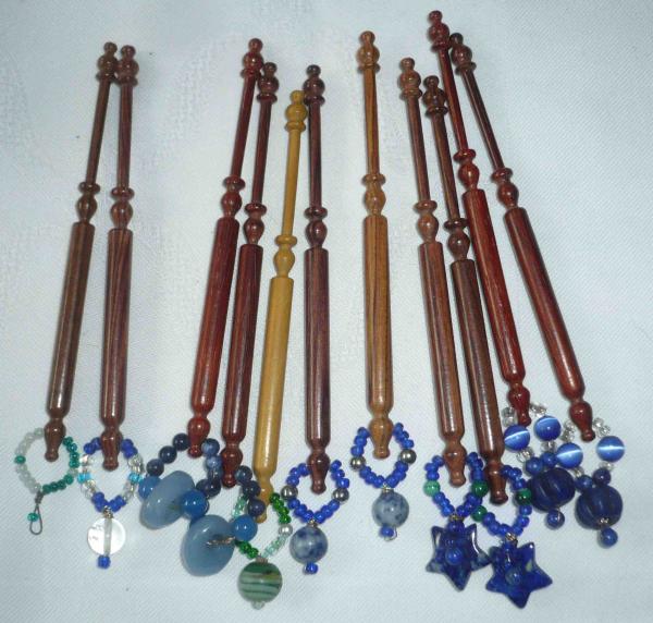 Set 11 Edelholzklöppel mit Perlen ca 10,6 cm lang