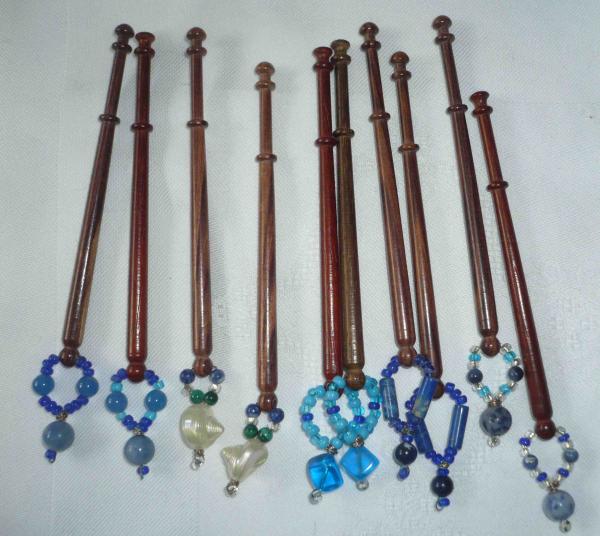 Set 10 Edelholzklöppel mit Perlen ca 9,8 cm lang
