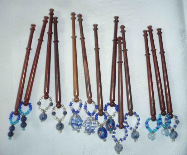 Set 13 Edelholzklöppel mit Perlen ca 9,8 cm lang