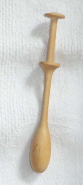 Klöppel ca 9,2 cm lang helles Holz