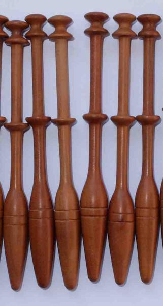 Schweizer Klöppel ca 12,1 cm lang braunes Holz