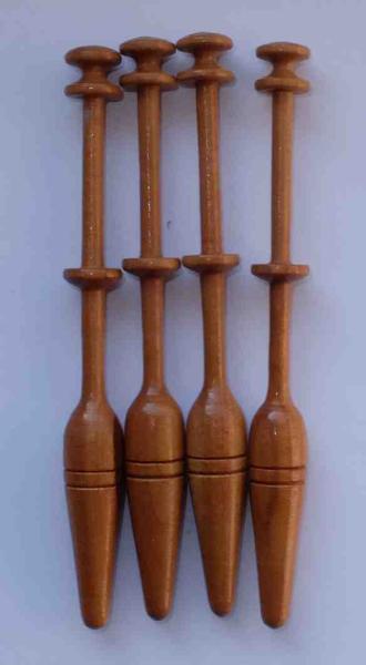 Schweizer Klöppel ca 12,1 cm lang hellbraunes Holz