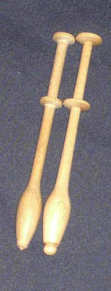 Paar flandrische Klöppel ca 10,3 cm lang helles Holz
