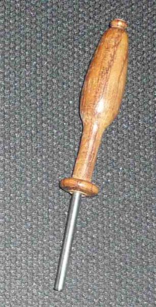 Nadelheber/drücker ca 9 cm lang dunkles Holz