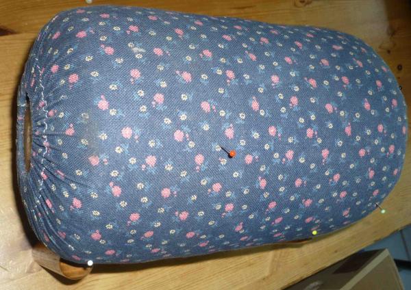 Kleine Klöppelrolle mit Tischständer