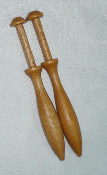 Pair of danish bobbins 9,8 cm