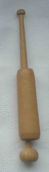 Hülsenklöppel  ca 13,5 cm lang helles Holz
