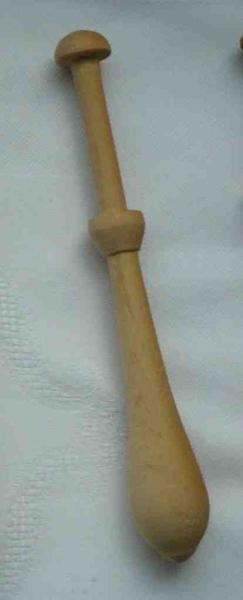 Klöppel ca 13,4 cm lang helles Holz