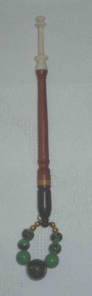 Midlandklöppel ca 11,7 cm aus Bein mit Holz und Perlenring