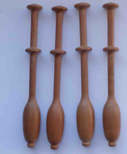 Brügger Klöppel ca 10,5 cm vermutl. Birnenholz