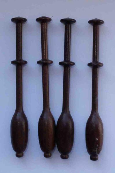 Brügger Klöppel ca 10,5 cm sehr dunkles Holz