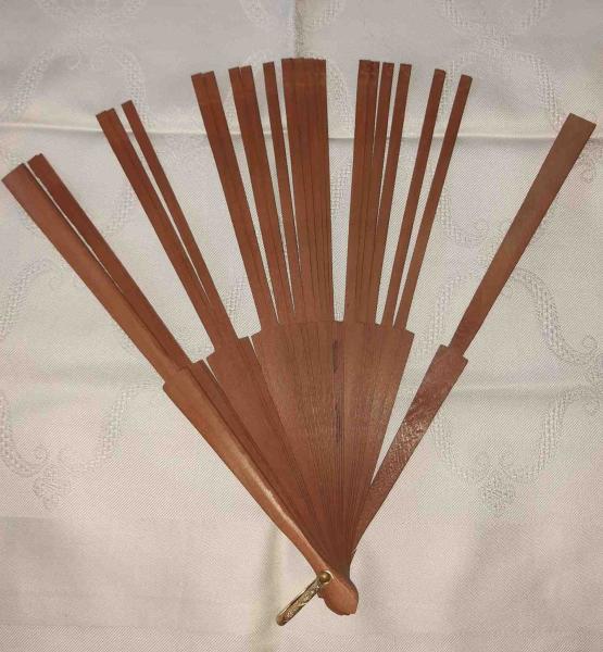 Fächer V 10 aus Spanien hellbraunes Holz