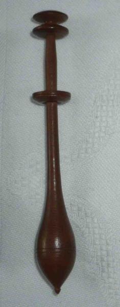 Klöppel mit doppeltem Kopf ca. 9 cm lang dunkles Holz