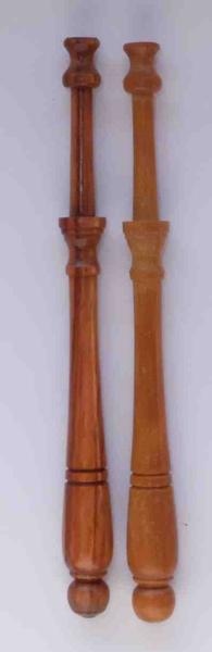 Paar schön gedrechselte Klöppel ca 12 cm lang Edelhölzer