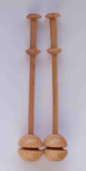 Paar dänische Klöppel mit Rille ca 9,5 cm lang helles Holz