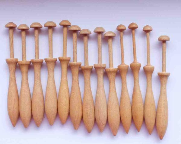 Set 13 dänische Klöppel ca 9,7 cm lang helles Holz